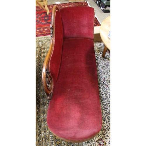 212 - Late 19th century mahogany framed extra long daybed/chaise in dark red velour, the seat 140cm long