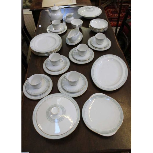 226 - A Royal Doulton Berkshire tea/dinner service.