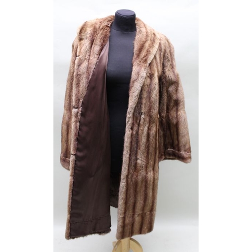 252 - A Ladies three quarter length fox fur coat