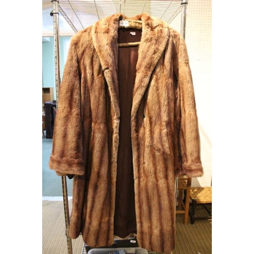 252 - A Ladies three quarter length fox fur coat