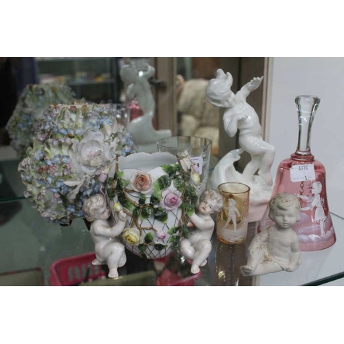 208 - A selection of decorative glass and chinaware