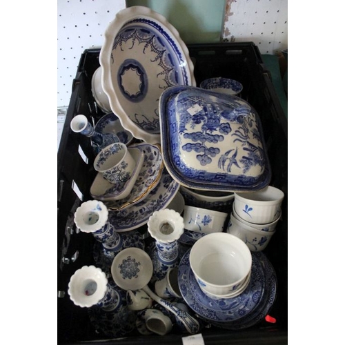 6 - A Bigwood crate containing a selection of blue & white china