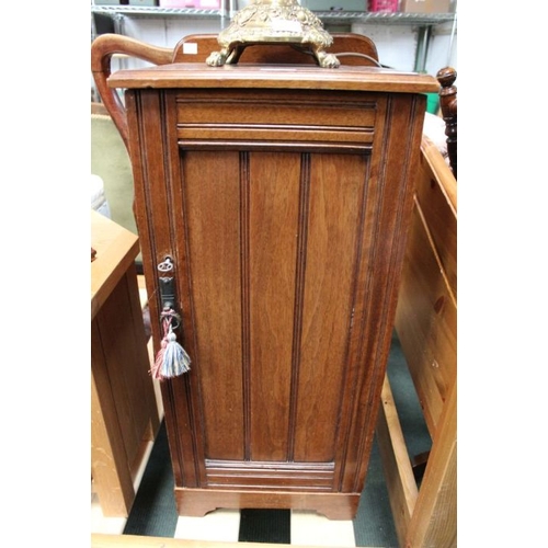 125 - A mahogany pot cupboard.