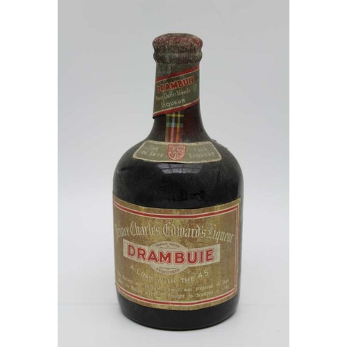 526 - Drambuie (very old, no strength or volume shown), 1 bottle