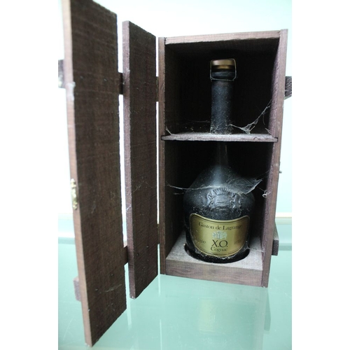 546 - Gaston de Lagrange, X.O. Cognac, 40%, 680ml, in a case marked Tres Vielle Grande Champagne, X.O. and... 