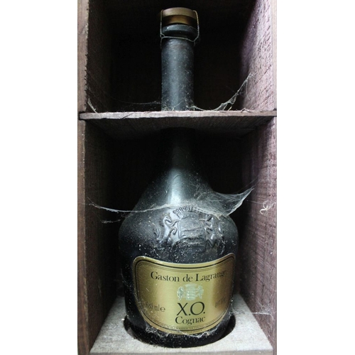 546 - Gaston de Lagrange, X.O. Cognac, 40%, 680ml, in a case marked Tres Vielle Grande Champagne, X.O. and... 