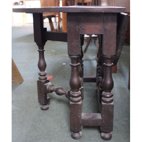 102 - Small oak oval dropleaf occasional table