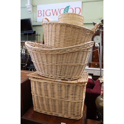 139 - A selection of wicker baskets, various