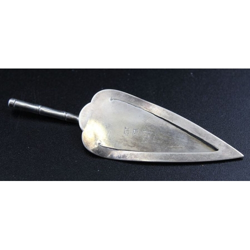 16 - Wang Hing, a Chinese silver trowel form bookmark, with bamboo effect handle, c.1900, weight: 11g