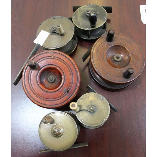 219 - Two wooden fishing reels and four small brass reels with crank handles