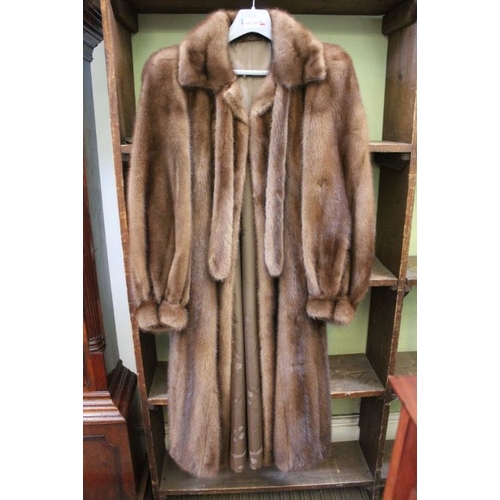 229 - Fine quality Mink model coat 12/14.