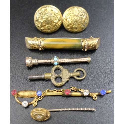 41 - A quantity of yellow metal and plated wares, includes a thimble, coin, brooches, pendant, etc.