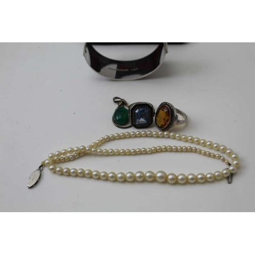 57 - A quantity of assorted jewellery, includes, a single strand pearl necklace, a silver cuff bracelet, ... 