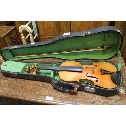 26 - A vintage unnamed violin with two piece back with an unnamed modern bow - cased