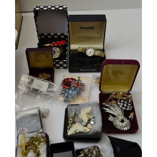 123 - A large quantity of assorted costume jewellery