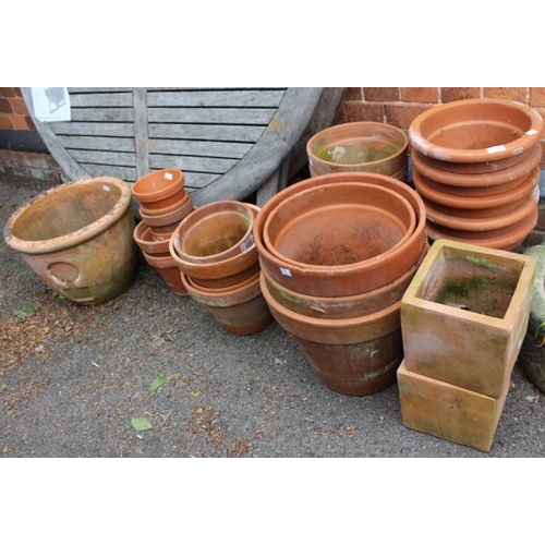 361 - A selection of assorted terracotta plant pots various (28)