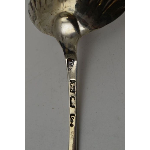 90 - Thomas Ellis, An 18th century silver sauce ladle, with shell bowl, London 1771, 47g