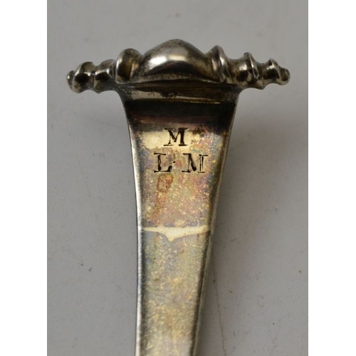 90 - Thomas Ellis, An 18th century silver sauce ladle, with shell bowl, London 1771, 47g