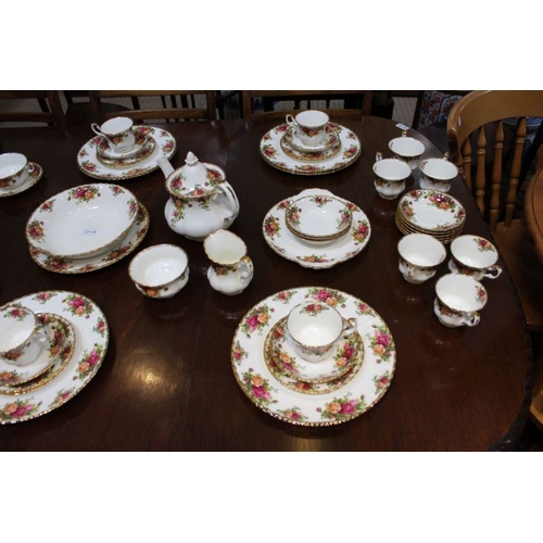 98 - An extensive collection of Royal Albert Old Country Roses tea & dinner service, 12 cups & saucers, l... 