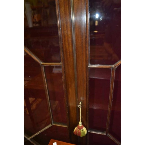 131 - A well made reproduction Georgian design mahogany book / display case, having twin astragal glazed d... 