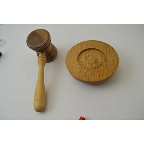 384 - A gavel with turned oak block, head 6cm diameter