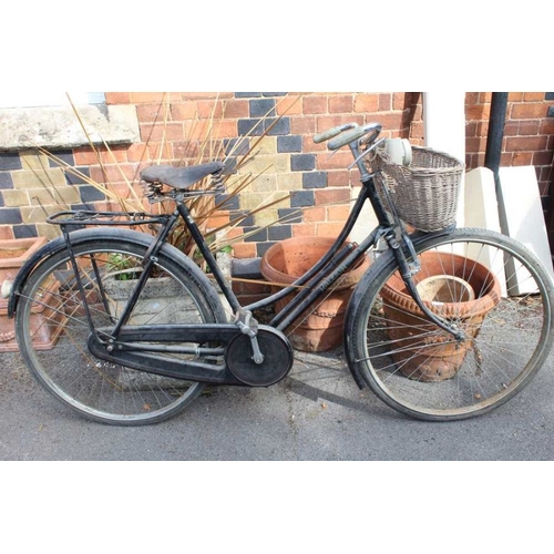 426 - A vintage Raleigh ladies upright shopper with Brookes saddle