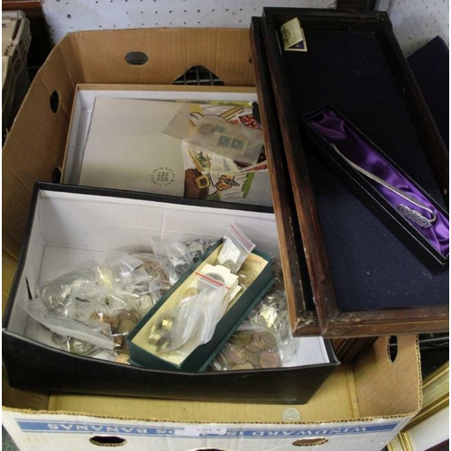 8 - A box containing a selection of collectors coinage, various