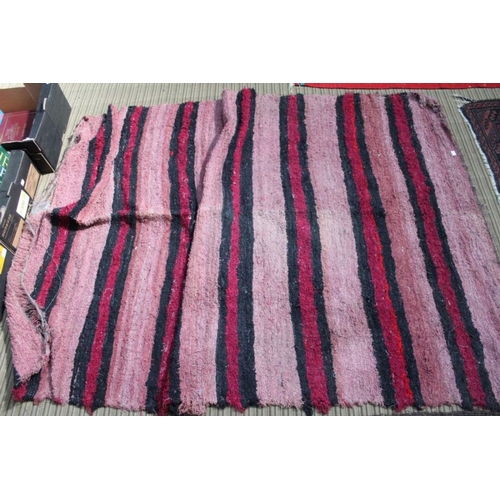 176 - A striped nomadic woven blanket 134 x 174 cm