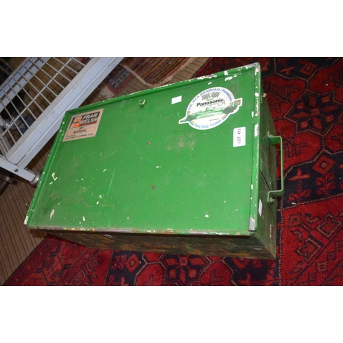 473 - A green metal tool box