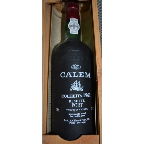 124 - Calem Colheita 1961 Reserve Port, 75cl bottle in wooden presentation box