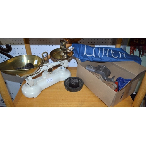 29 - A selection of vintage kitchenalia