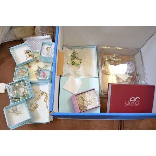 118 - Large selection of unused boxed costume jewellery ladies watches etc