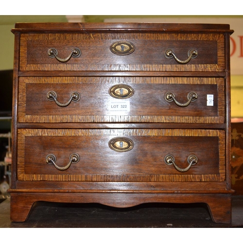 322 - A three drawer table top chest