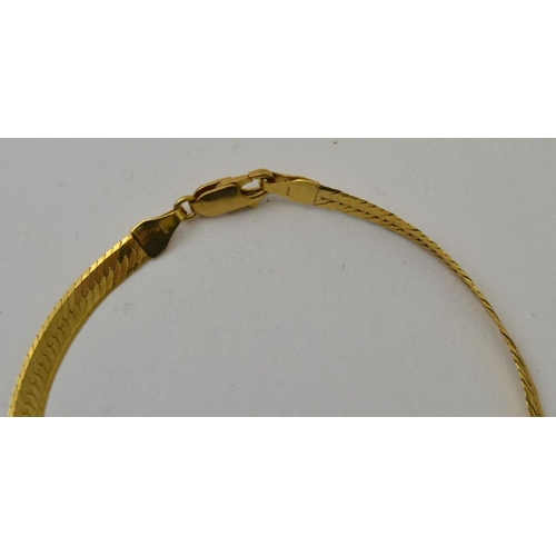 8 - A 14k gold bracelet & a 14k gold necklace, combined weight 10g