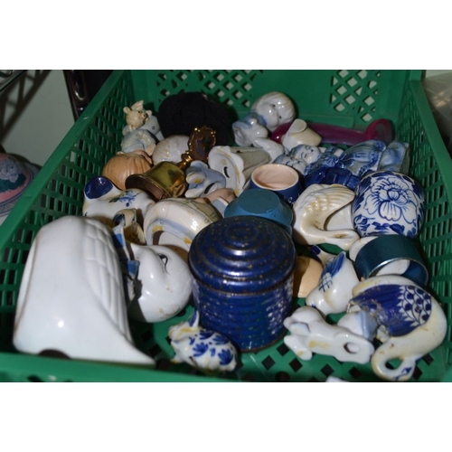 124 - A plastic tray of small porcelain and china collectibles