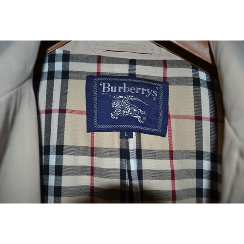 151 - A Burberry gentleman's overcoat, size L, 100% cotton