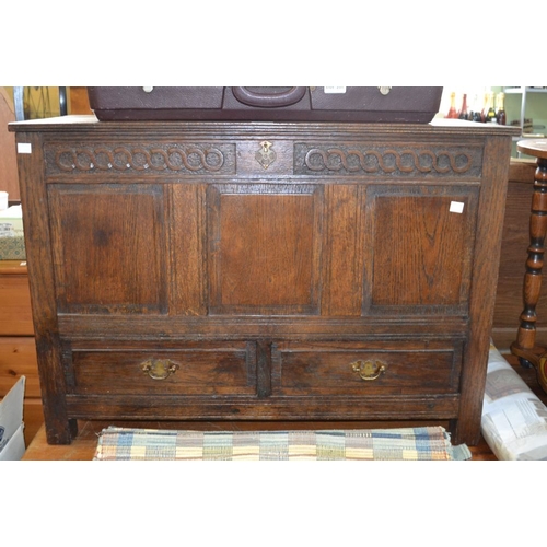 69 - A reproduction oak mule chest 89cm wide