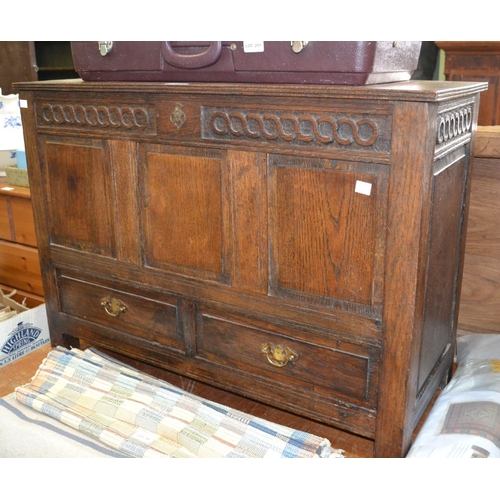 69 - A reproduction oak mule chest 89cm wide