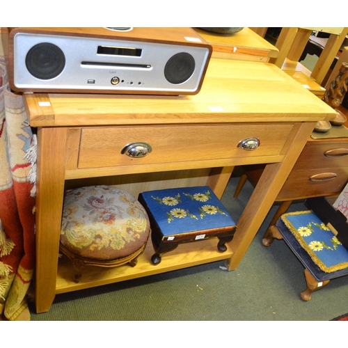 96 - A modern oak single drawer console table, 90cm wide x 35cm deep x 80cm high