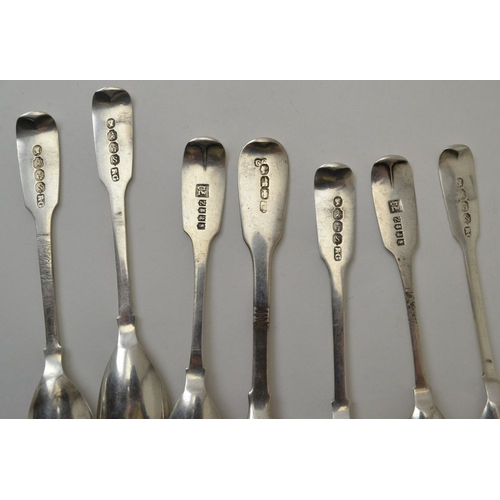 103 - Richard Garde (of Broad Lane, Cork), a set of four Irish silver condiment spoons, fiddle pattern, Du... 