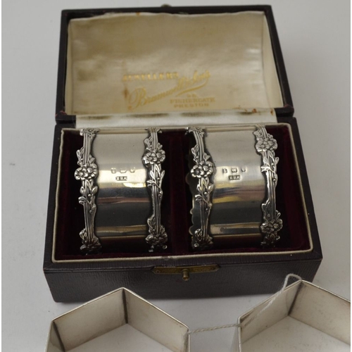 112 - H. Hunt, a pair of silver hexagonal napkin rings, one engraved Day the other Night, Sheffield 1943, ... 