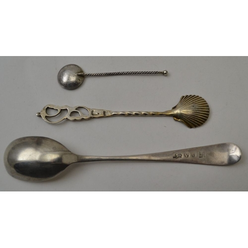 115 - Andrew Fogelburg, an 18th century silver condiment spoon, having scallop shaped bowl, remains of gil... 