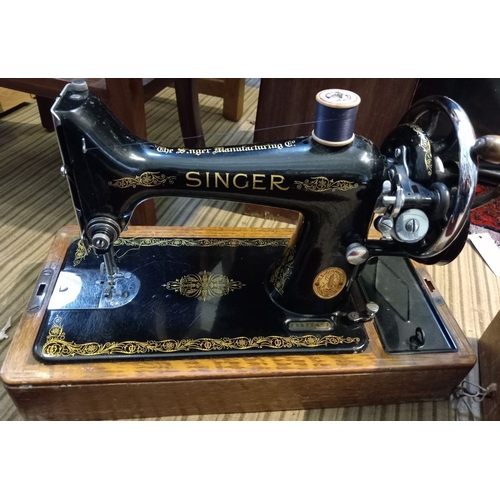 211 - Vintage cased manual 'Singer' sewing machine