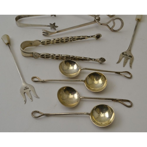 15 - Three silver tongs, two silver skewers, two silver pickle forks, four salt spoons, weight: 93g (incl... 