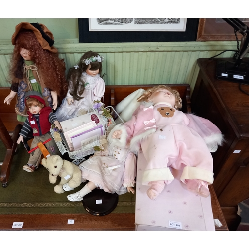 203 - Good collection of modern dolls various