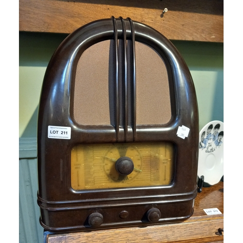 211 - Art Deco Bakelite cased radio