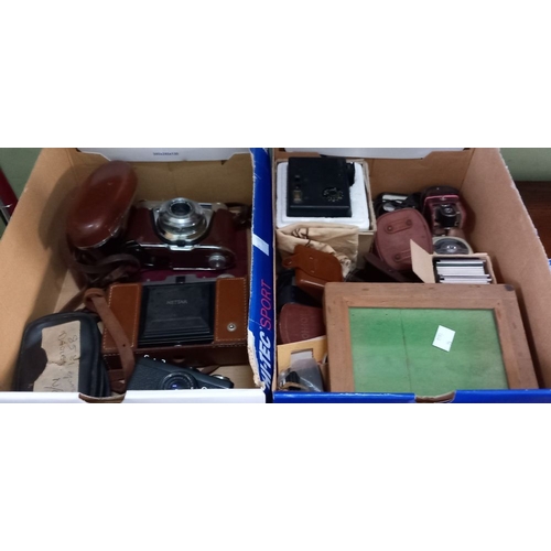 254 - Box of vintage cameras to include Rollei 35 LED & Triostar 3.5/40mm lens & flash, Zeiss Ikon Nettar ... 