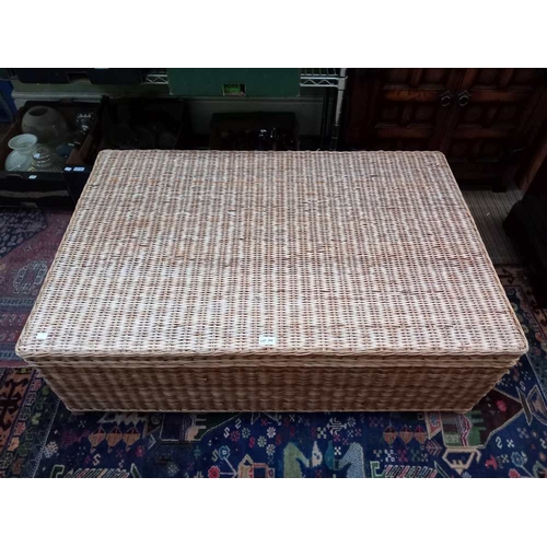 268 - A large wicker storage unit with lift-up lid, Dimensions 41cm high x 122cm wide x 80cm deep