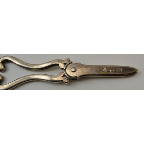 5 - A pair of silver Victorian grape scissors, London 1897, weight: 106g