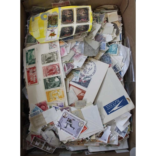 141 - Many hundreds (thousands) world stamps, much to sort